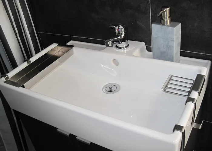 فندق مبيت وإفطار Amari 58